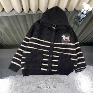 THOM BROWNE胸もと定番ピーリングダッチジャガードストライプ4本編みニットニットニットキャップコート