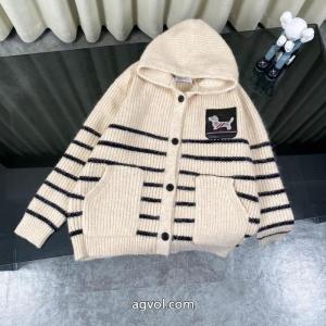 THOM BROWNE胸もと定番ピーリングダッチジャガードストライプ4本編みニットニットニットキャップコート