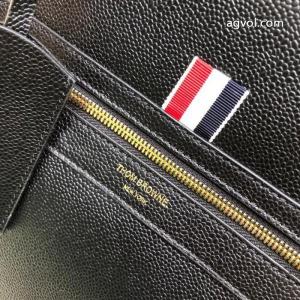 コピー 品 ブランドバッグTHOM BROWNE絶妙な抜け感 日本で先行販売 国内発/関税込.