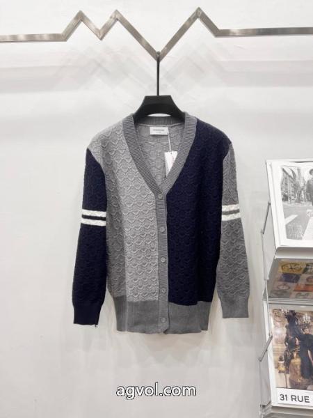 コピー 商品 通販コート元気な印象に プレミアム品質 秋冬は継続系のトレンドTHOM BROWNE 2