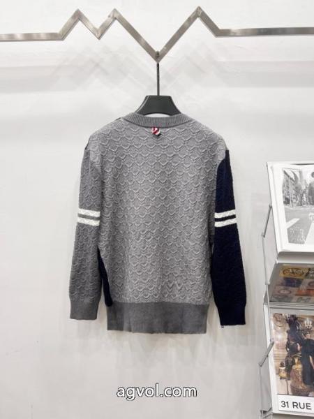 コピー 商品 通販コート元気な印象に プレミアム品質 秋冬は継続系のトレンドTHOM BROWNE 3