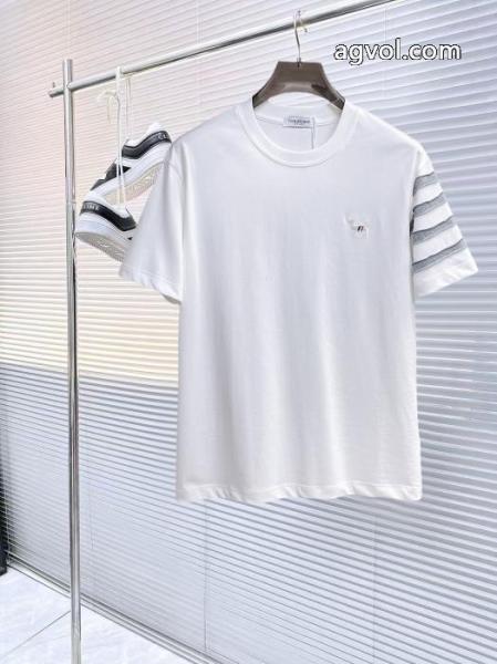 THOM BROWNE偽 ブランド 速達EMS便 ついに登場 限定品2026半袖Tシャツ 5 