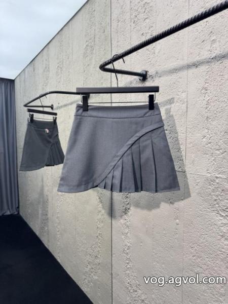 スカートTHOM BROWNE2026コーデにこなれたアクセントをプラス! 着心地のいい コーデの主役コピー 商品 販売. 0