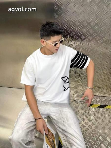 ブランド 偽物 通販Tシャツビックシルエット 今すぐ欲しい 2026即旬な装いにTHOM BROWNE. 3