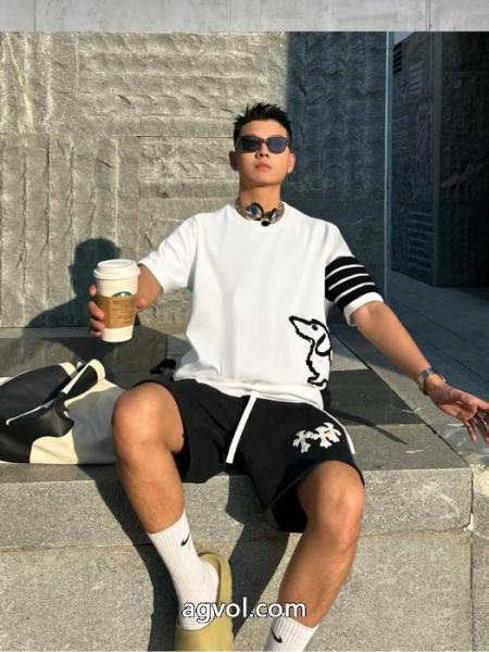 ブランド 偽物 通販Tシャツビックシルエット 今すぐ欲しい 2026即旬な装いにTHOM BROWNE. 4