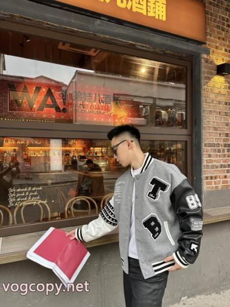 コピー ブランド新作入荷新品 若々しい雰囲気 セレブも多数愛用ジャケットTHOM BROWNE 2